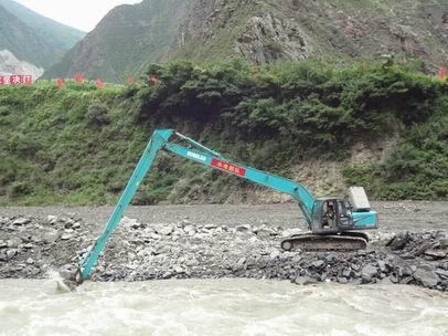 加長(cháng)臂挖機
